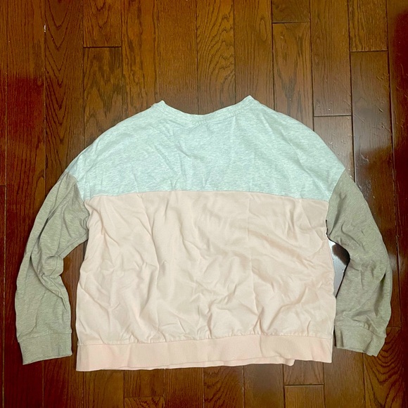 Reitmans Women’s Grey, Pink and Light Brown Crewneck - Picture 3 of 4